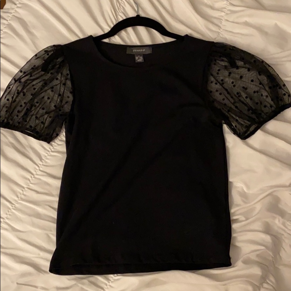 Worn once. Puff sleeve top sz small